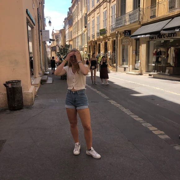 Meet your Posher, Sarah - Picture 2 of 3